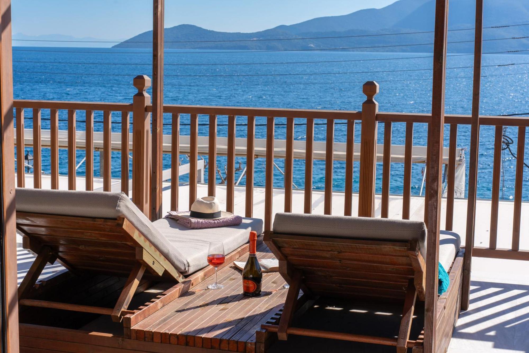 Sea Rock Apartment Agia Efimia Exterior foto